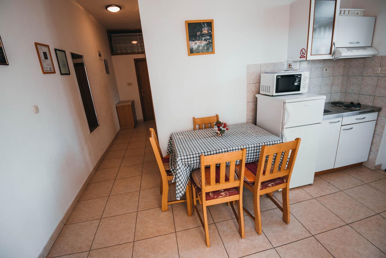 Apartments Visnjic Zaboric Ngoại thất bức ảnh